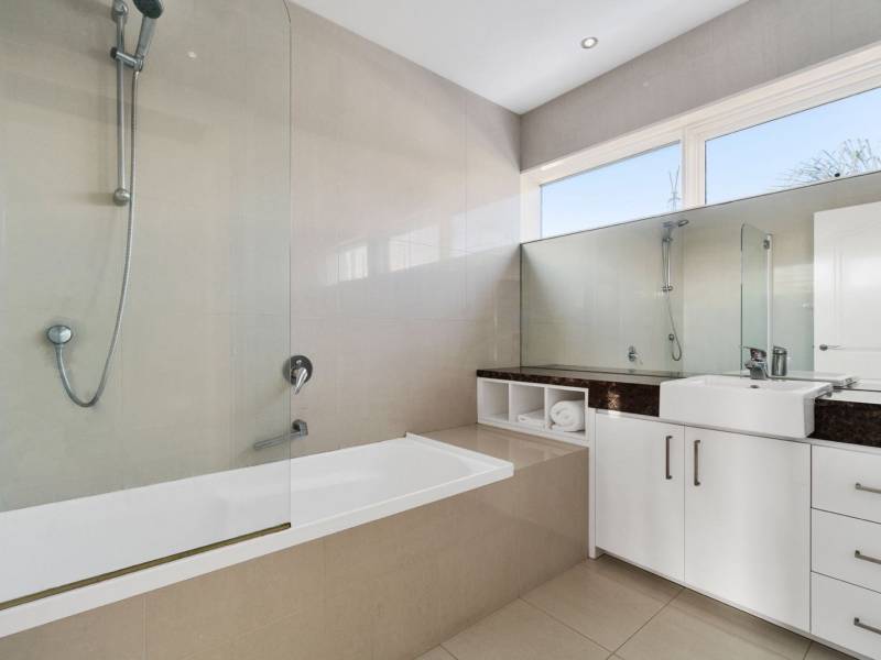 2 & 3/108 Esplanade, BRIGHTON, VIC 3186 Australia