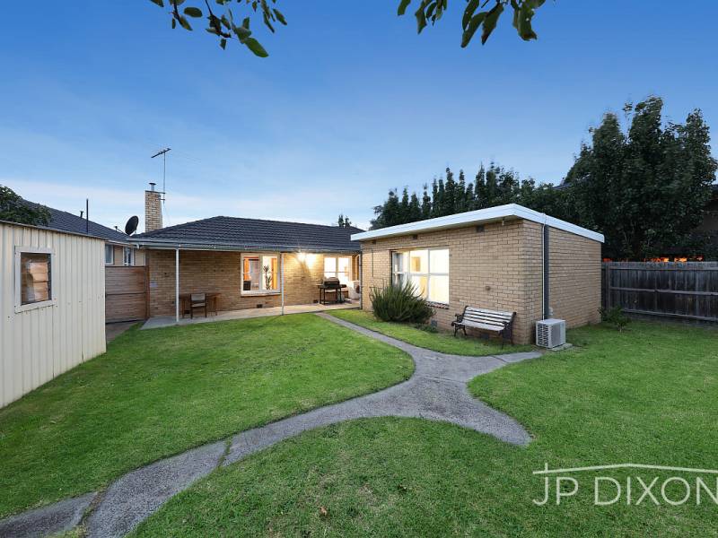 15 Merton Close, CHELTENHAM, VIC 3192 Australia