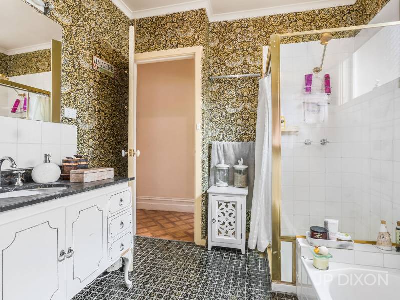 37 Middle Crescent, BRIGHTON, VIC 3186 Australia