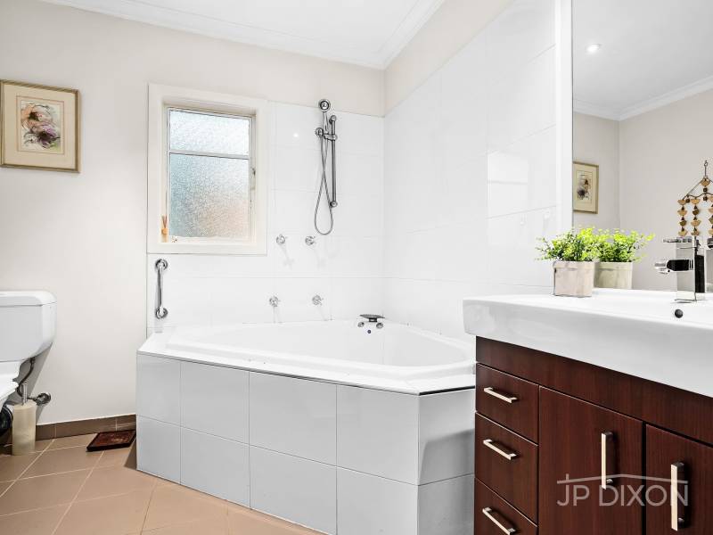 5 Crocus Court, CHELTENHAM, VIC 3192 Australia