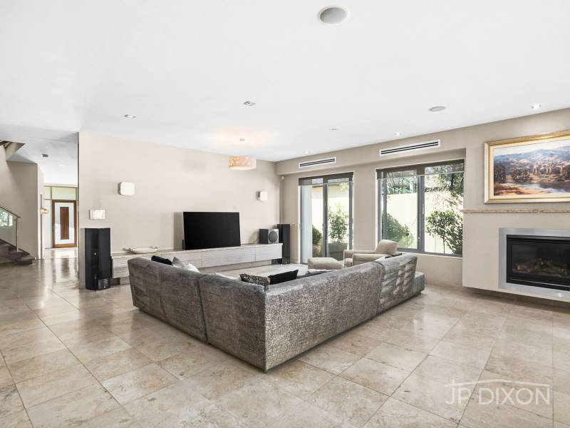 63 Outer Crescent, BRIGHTON, VIC 3186 Australia