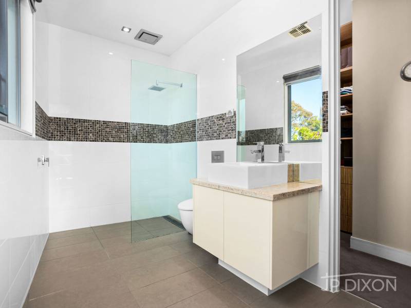 63 Outer Crescent, BRIGHTON, VIC 3186 Australia