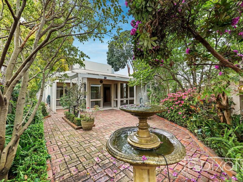 18 Outer Crescent, BRIGHTON, VIC 3186 Australia