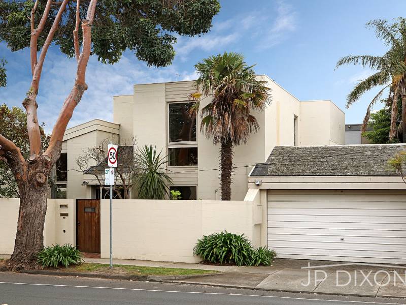 18 Outer Crescent, BRIGHTON, VIC 3186 Australia