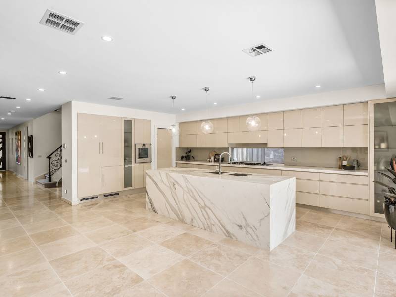 19 Sea Parade, MENTONE, VIC 3194 Australia