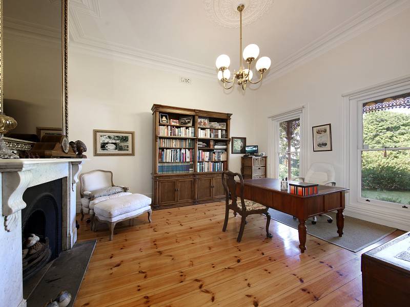 5 Inner Crescent, BRIGHTON, VIC 3186 Australia