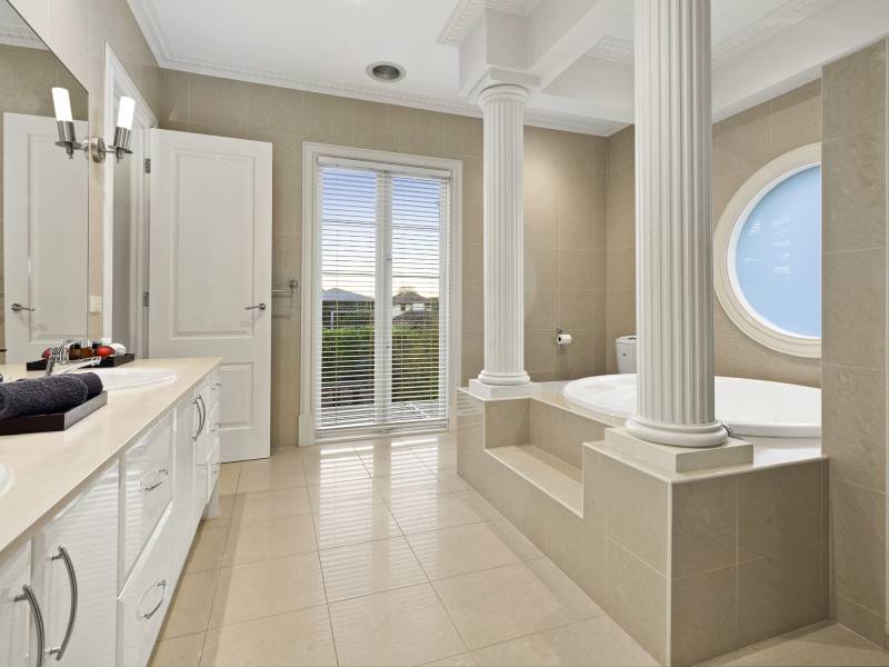 15 Newbay Crescent, BRIGHTON, VIC 3186 Australia