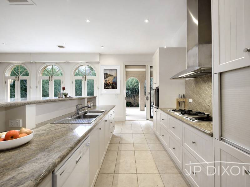 9 St Ninians Road, BRIGHTON, VIC 3186 Australia