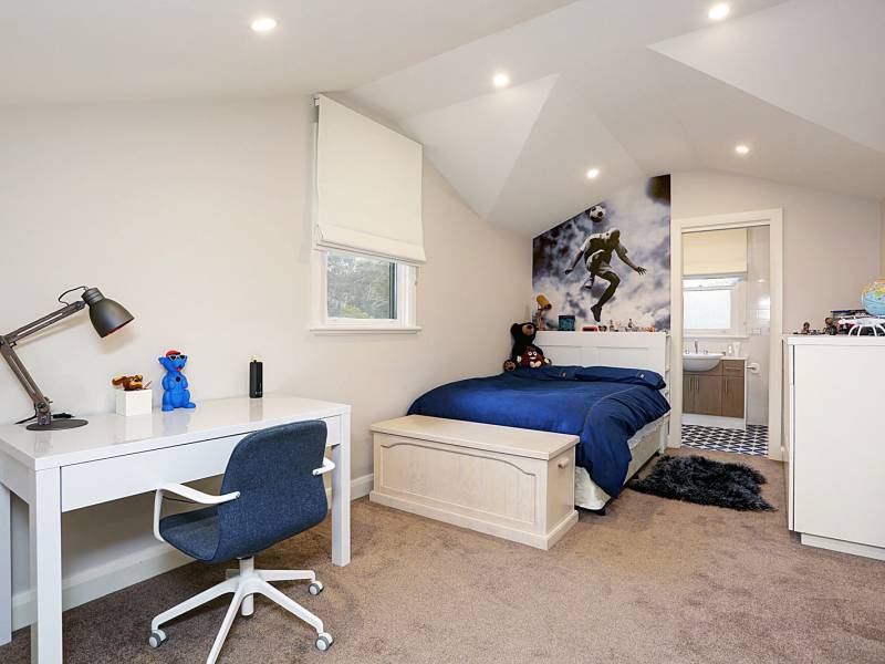 6 Iona Avenue, BRIGHTON, VIC 3186 Australia