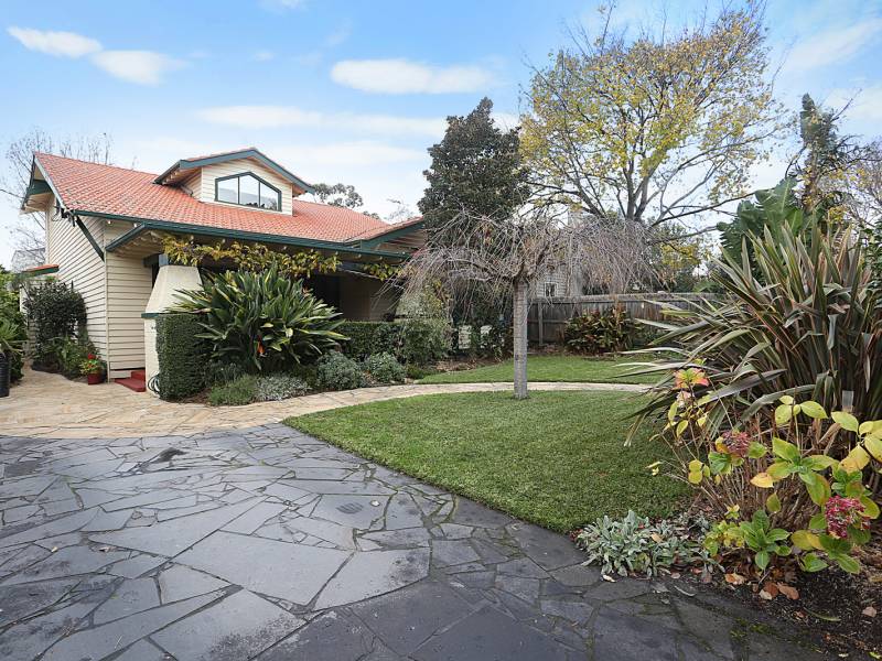 6 Iona Avenue, BRIGHTON, VIC 3186 Australia
