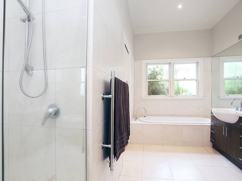 6 Iona Avenue, BRIGHTON, VIC 3186 Australia