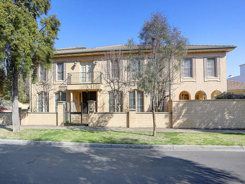 9 St Ninians Road, BRIGHTON, VIC 3186 Australia