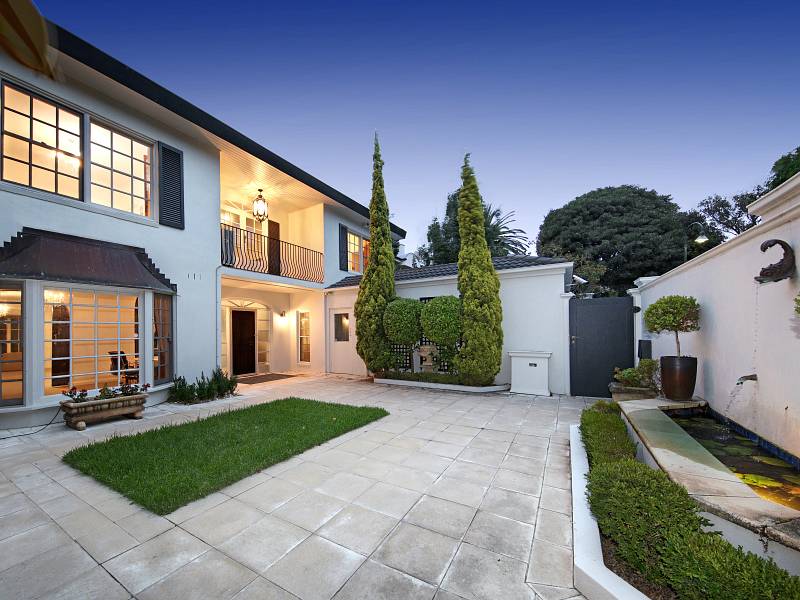 35 Seacombe Grove, BRIGHTON, VIC 3186 Australia