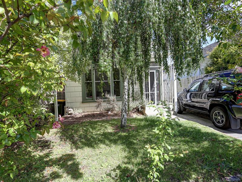 33 Carlyon Street, ORMOND, VIC 3204 Australia